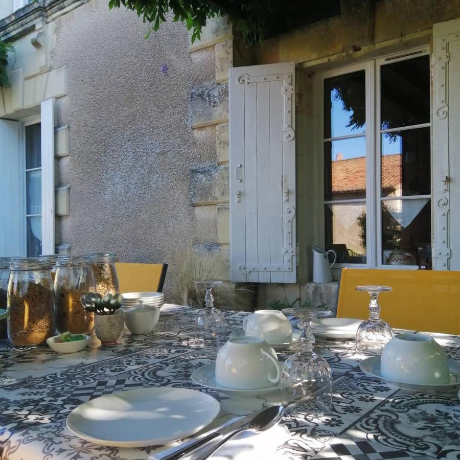 La Jariette Bed & Breakfast Airvault Dış mekan fotoğraf