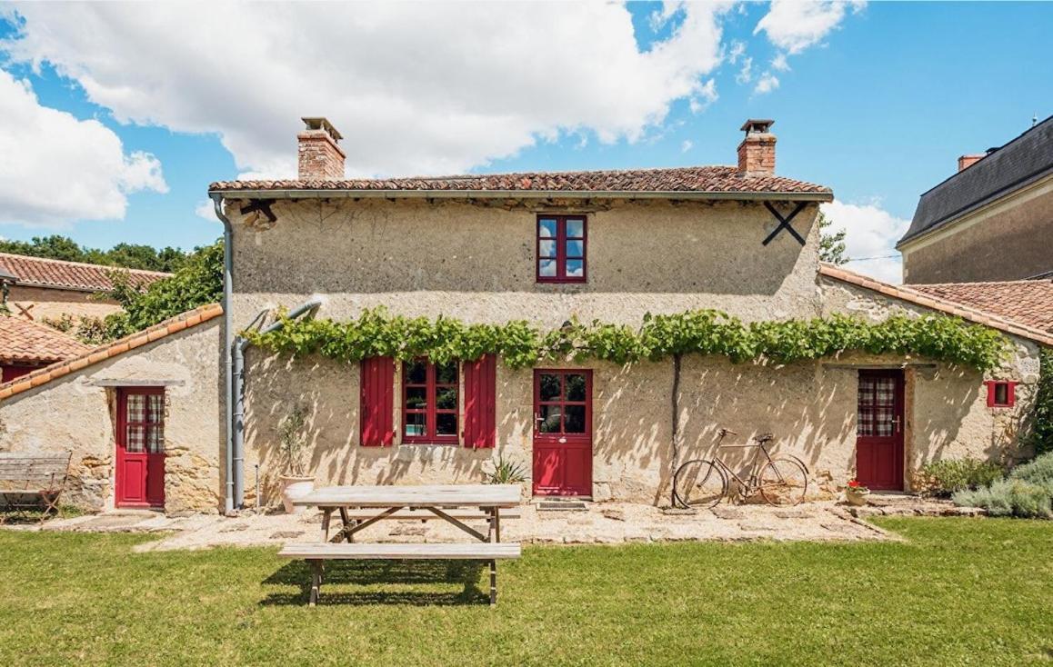 La Jariette Bed & Breakfast Airvault Dış mekan fotoğraf